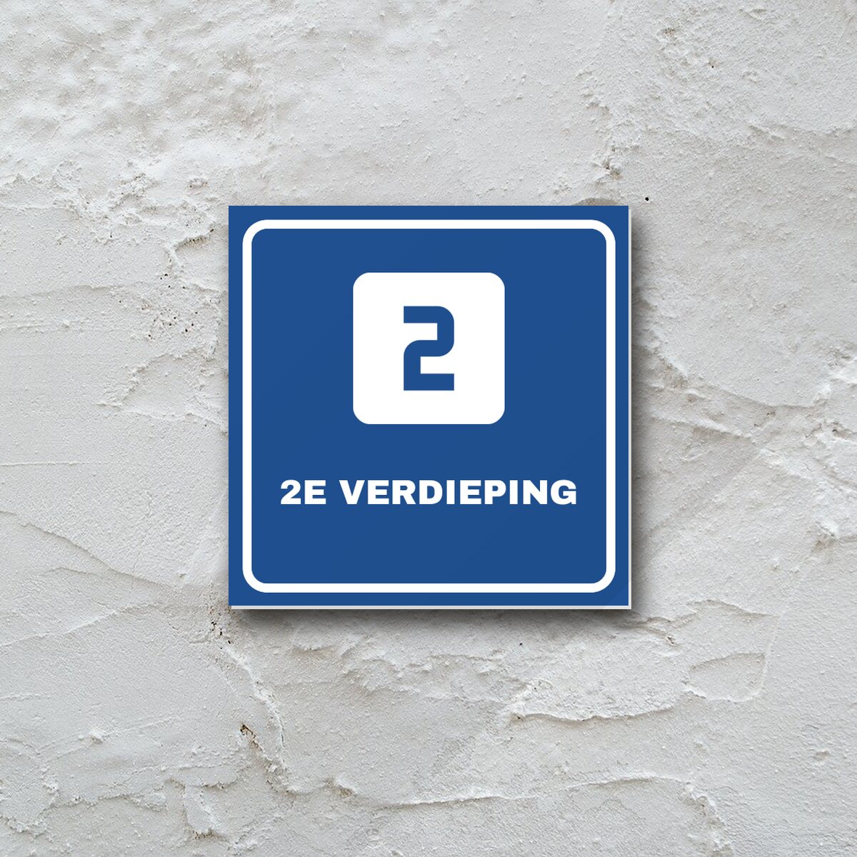 Bordje 2e verdieping aan de muur
