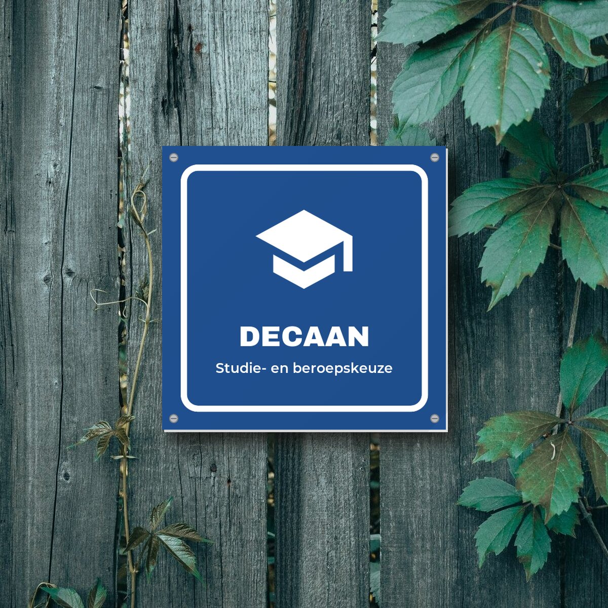 Deurbordje Decaan aan de muur