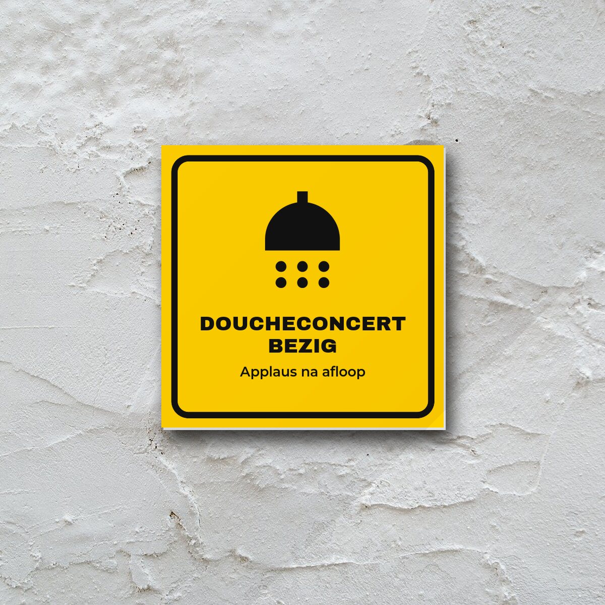 Bordje Doucheconcert bezig aan de muur