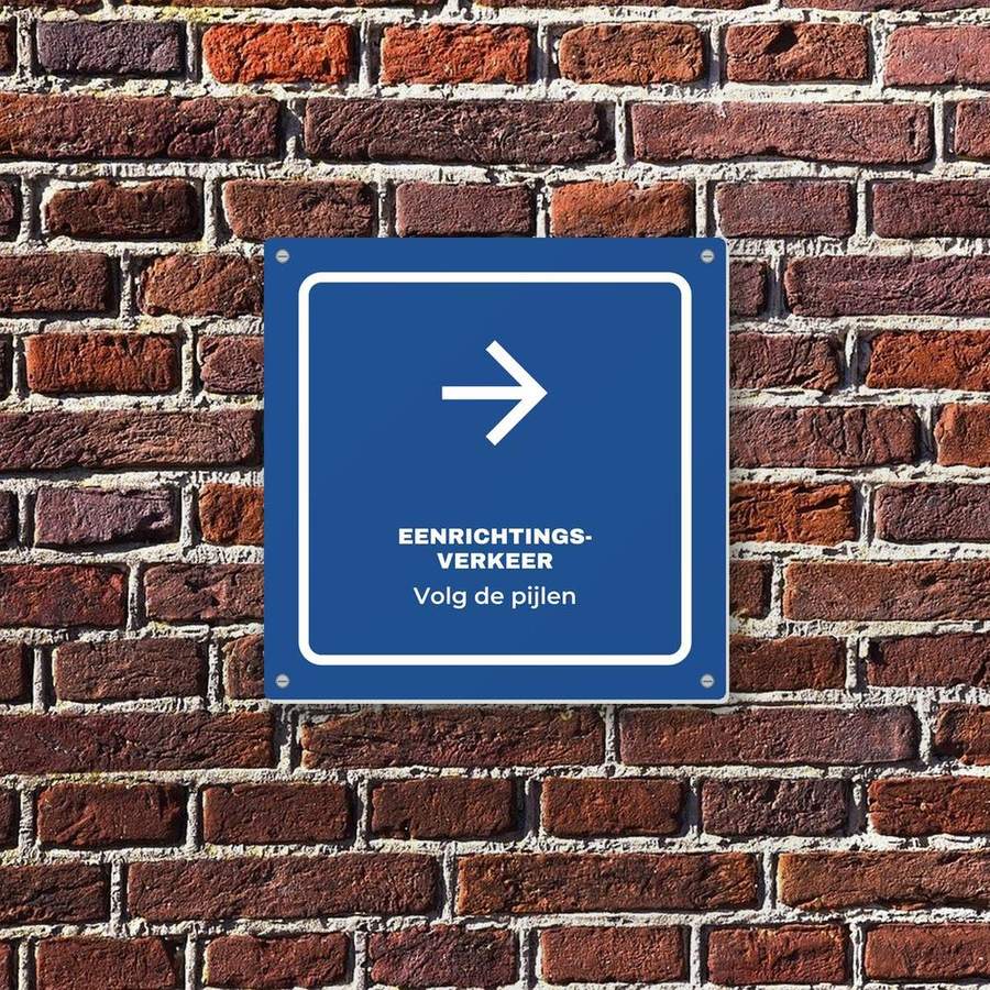 Bordje Eenrichtingsverkeer aan de muur