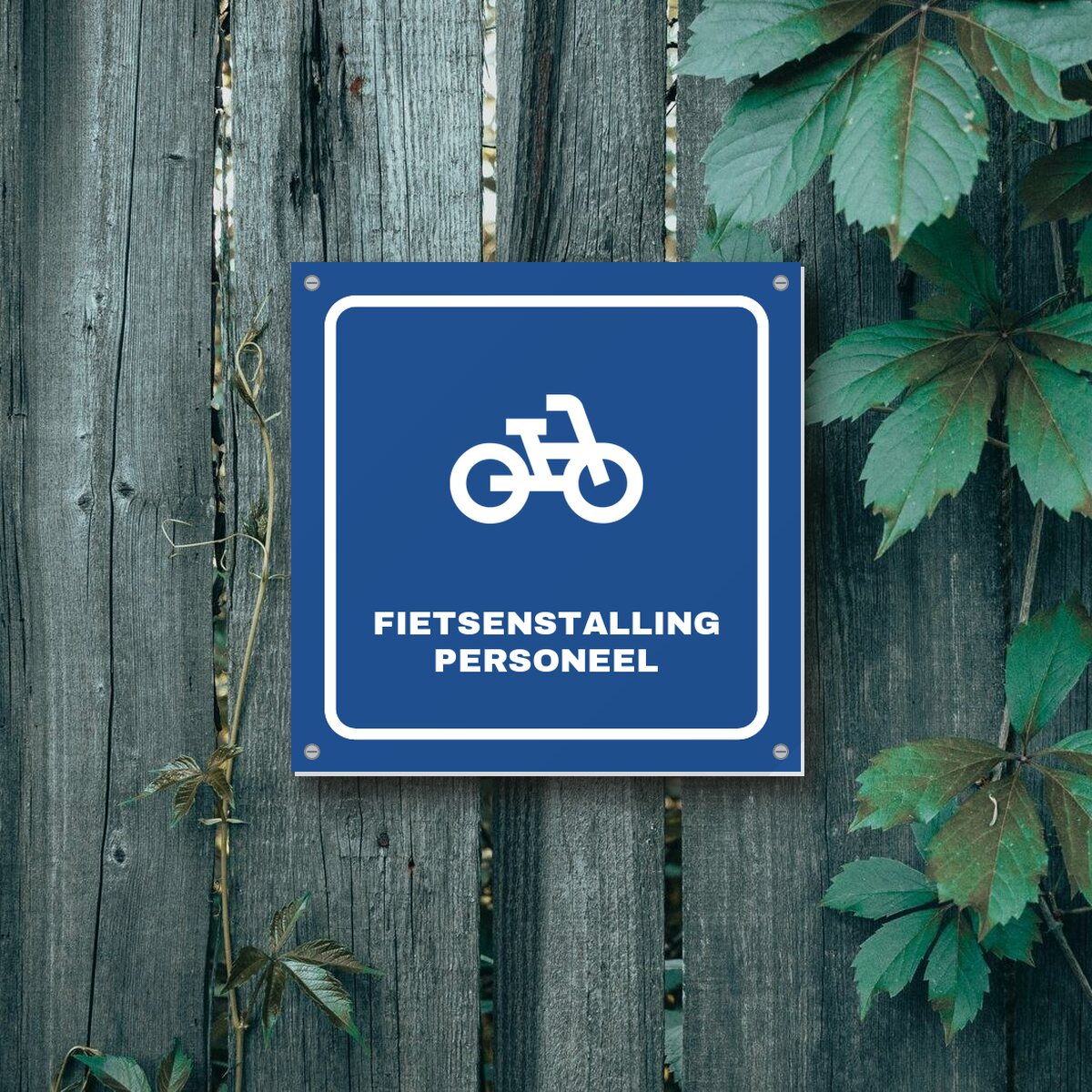 Bordje Fietsenstalling personeel aan de muur