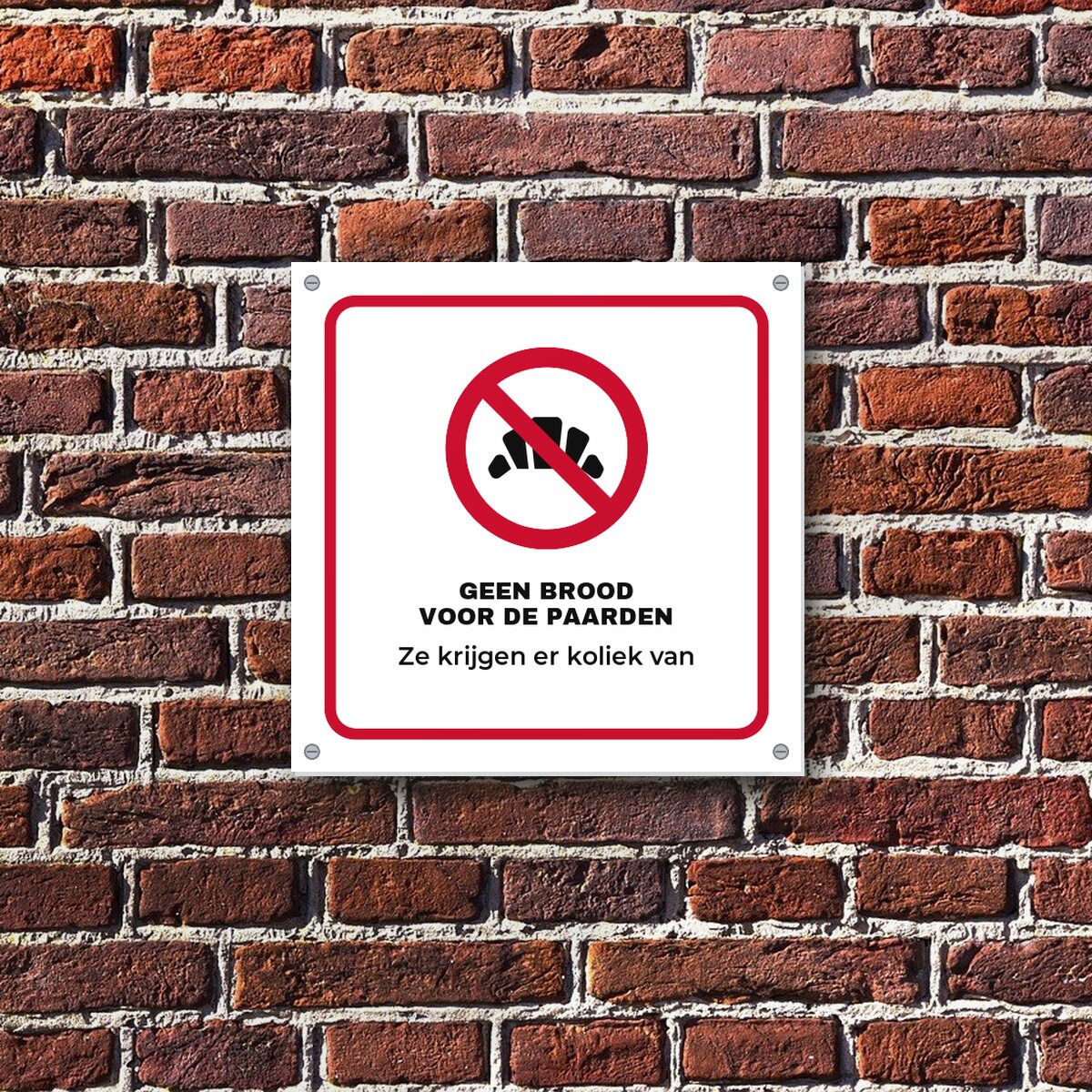Bordje Geen brood voor de paarden aan de muur