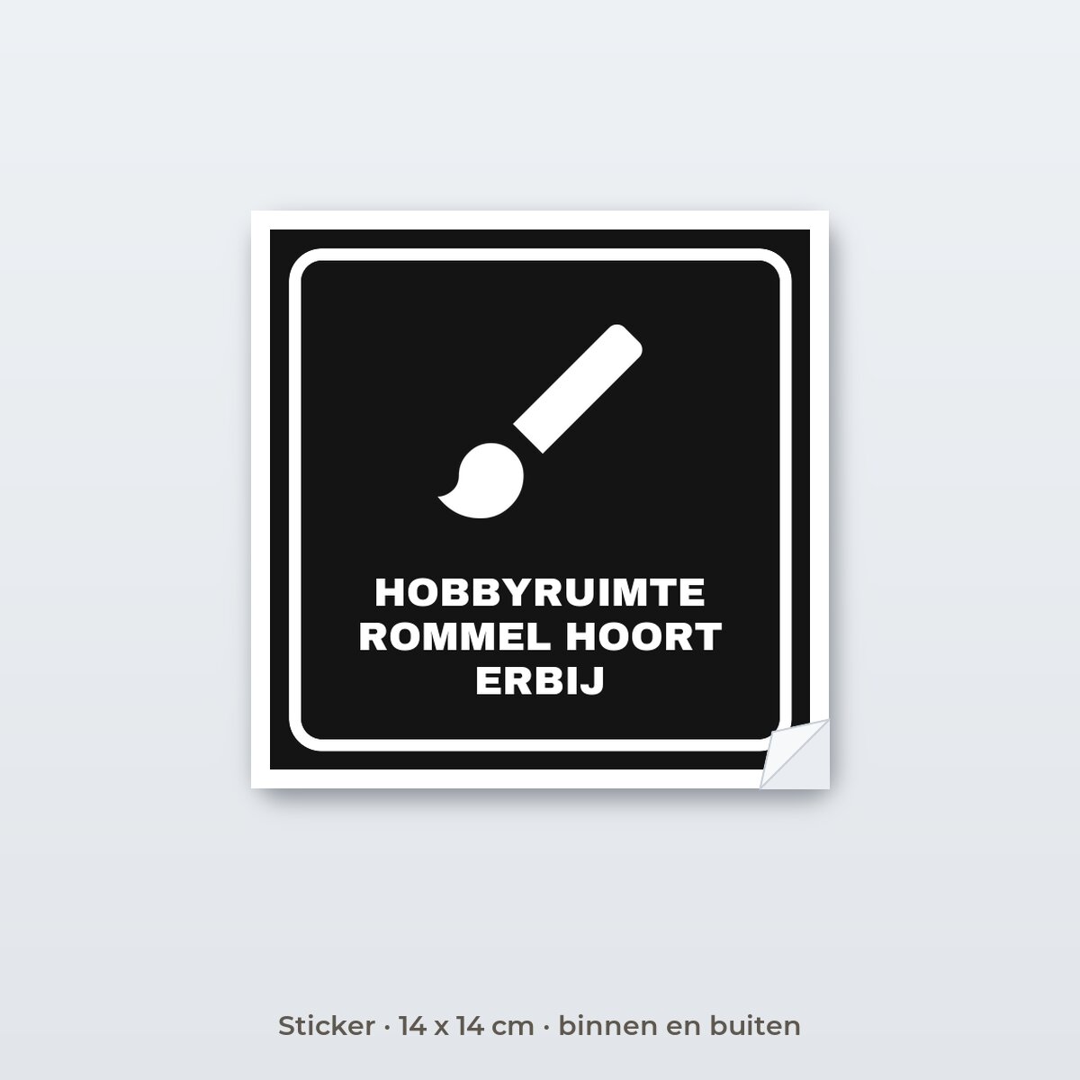 Bordje Hobbyruimte, rommel hoort erbij - Sticker 14 x 14 cm
