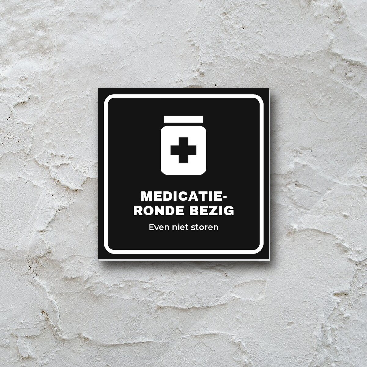 Bordje Medicatieronde bezig aan de muur